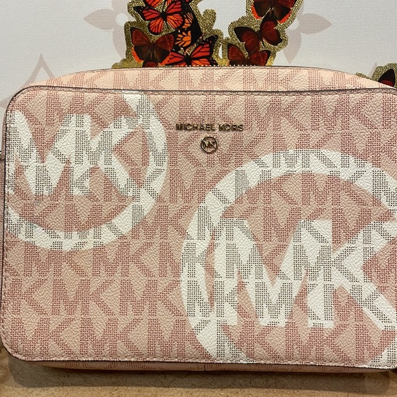 Michael Kors Pink Jet Set Crossbody - Picture 3 of 8